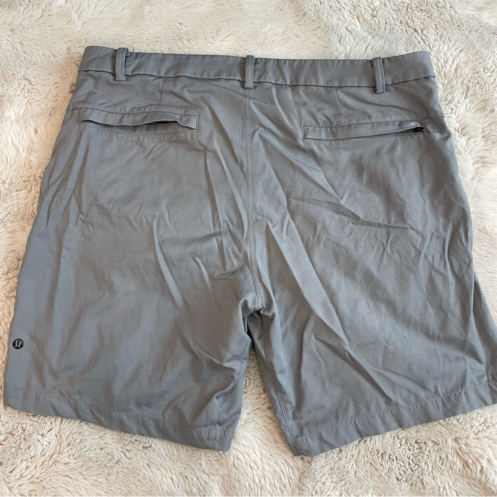 Lululemon 9” grey commission short size 40 - Picture 6 of 7